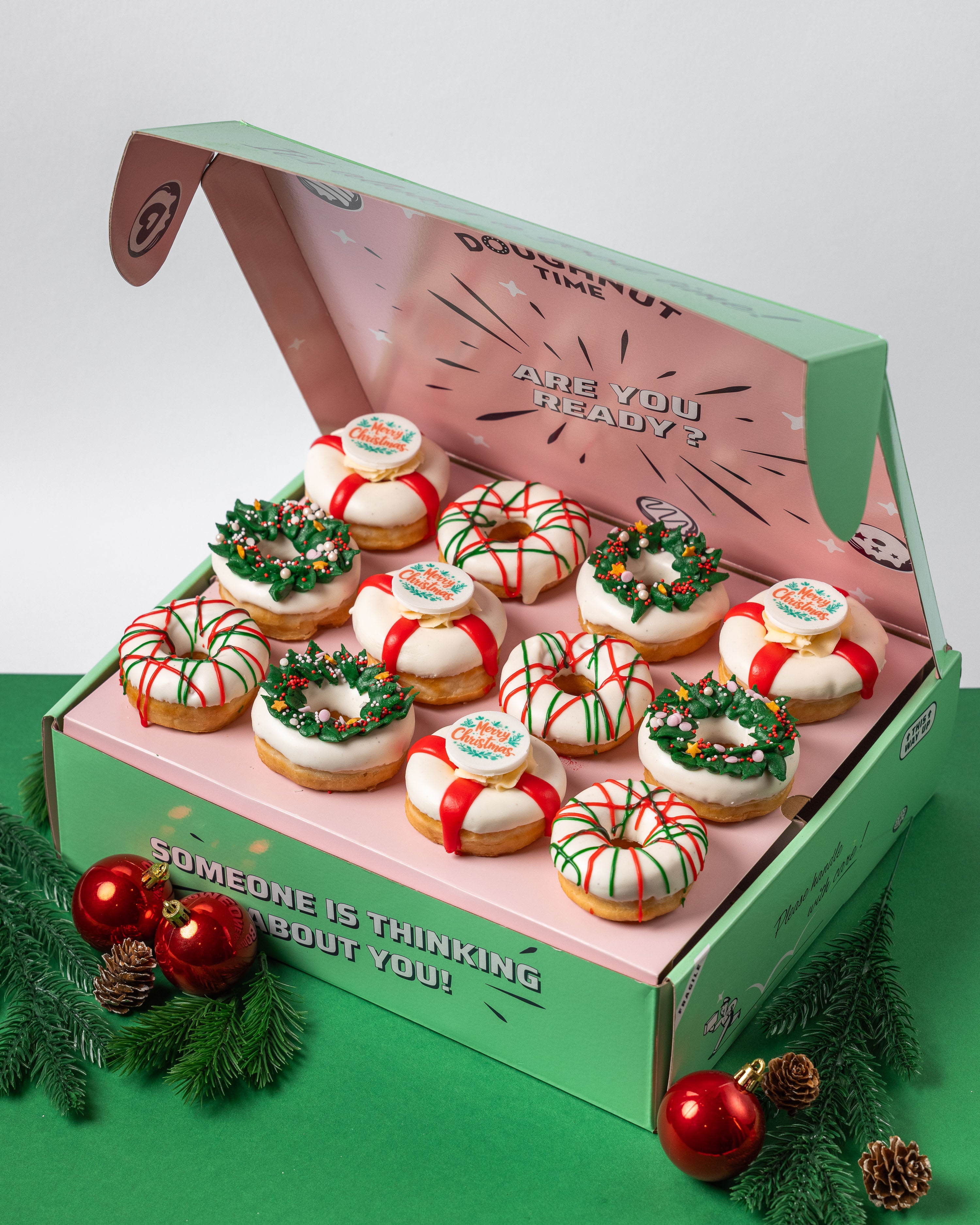 Glutenfriendly Christmas mini doughnut gift box
