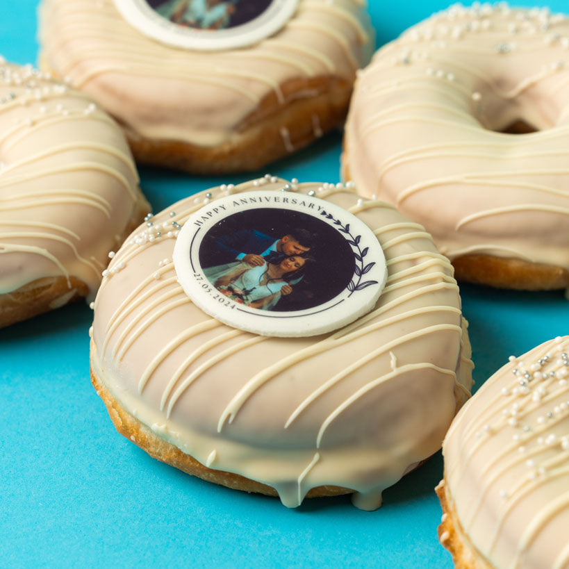 Wedding doughnut gift box with personal photo