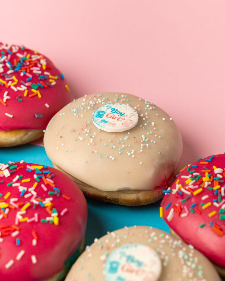 "Gender reveal" vegan doughnut gift box