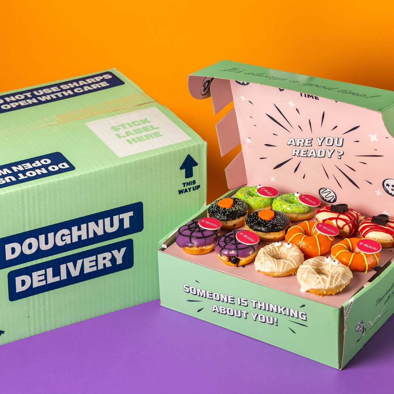Halloween Office Box XL – 60 mini doughnuts with logo (VG)