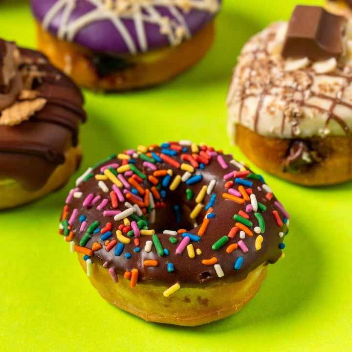 "DT Deluxe Dozen" mini doughnut gift box