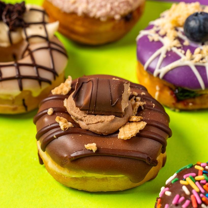 "DT Deluxe Dozen" mini doughnut gift box