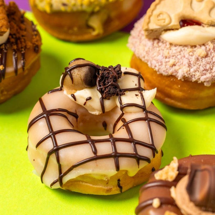 "DT Deluxe Dozen" mini doughnut gift box