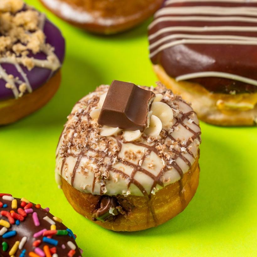 "DT Deluxe Dozen" mini doughnut gift box