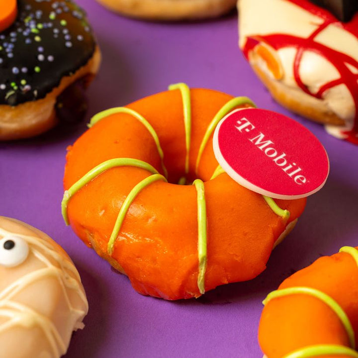 Halloween office box – 24 vegan mini doughnuts with logo